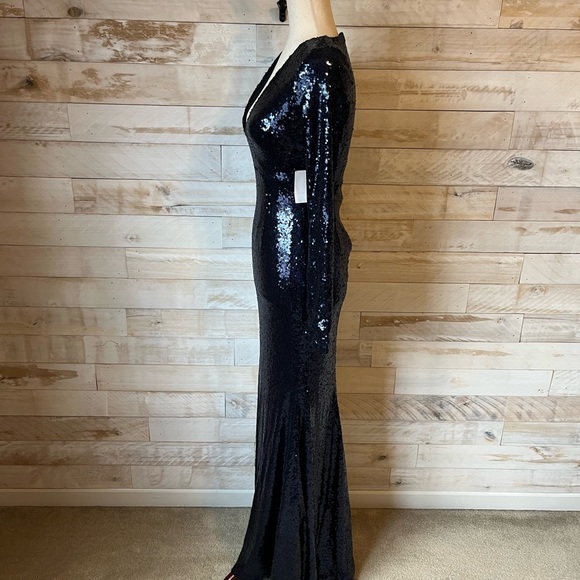 NWT lulu’s blue sequined gown size M. Wedding Guest or Formal Event! - Picture 6 of 12